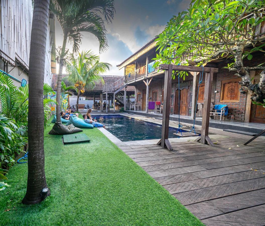 Tropical Canggu Hostel Exterior photo