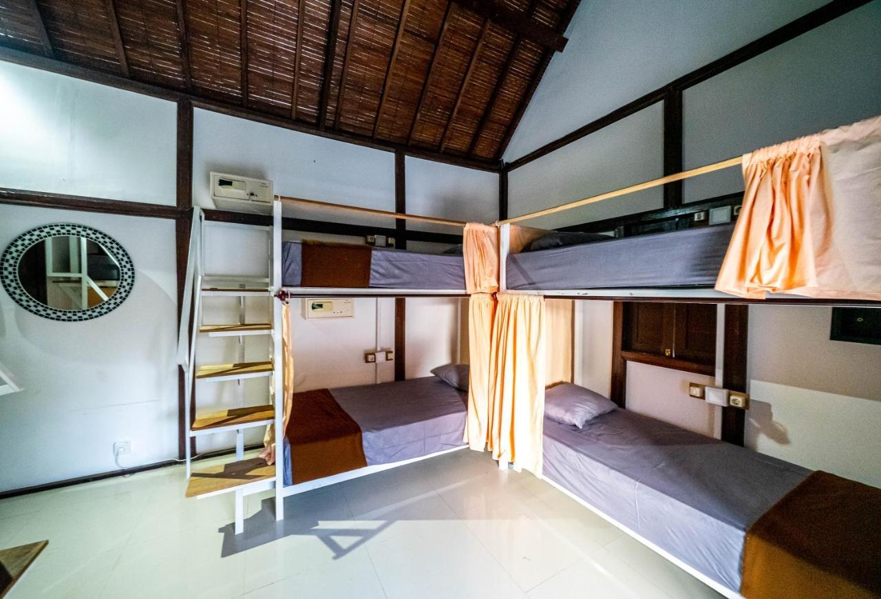 Tropical Canggu Hostel Exterior photo