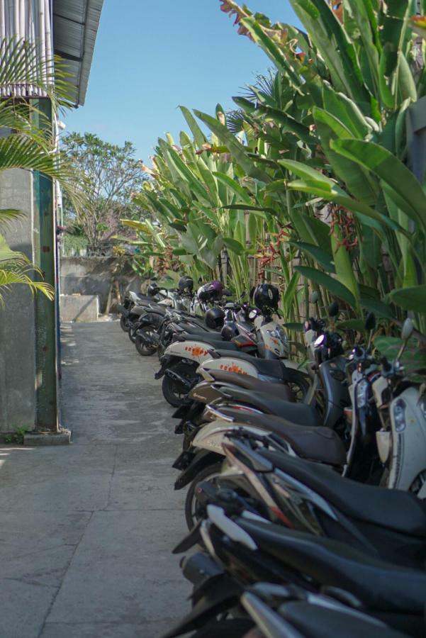 Tropical Canggu Hostel Exterior photo